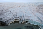 报告：格陵兰冰盖连续25年净损失 致海平面上升1.5厘米