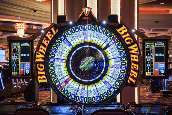 A Big Wheel gaming machine stands in the casino at the Studio City casino resort, developed by Melco Crown Entertainment Ltd., ahead of the grand opening during a media tour in Macau, China, on Monday, Oct. 26, 2015. Photo: VCG