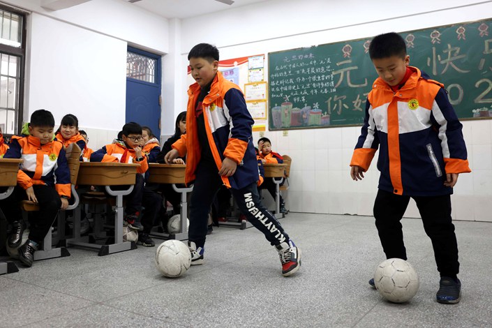 Students play soccer in a classroom at a primary school in Hefei, East China's Anhui province, on Jan 20, 2022. Photo: VCG