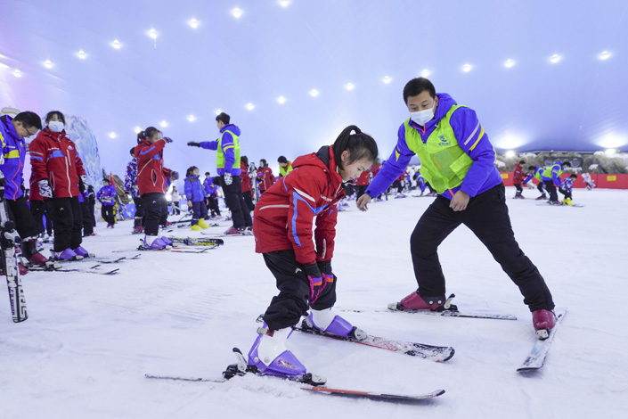 A girl learns to ski at a sports center on Sunday in Wenzhou, East China’s Zhejiang Province. Photo: VCG