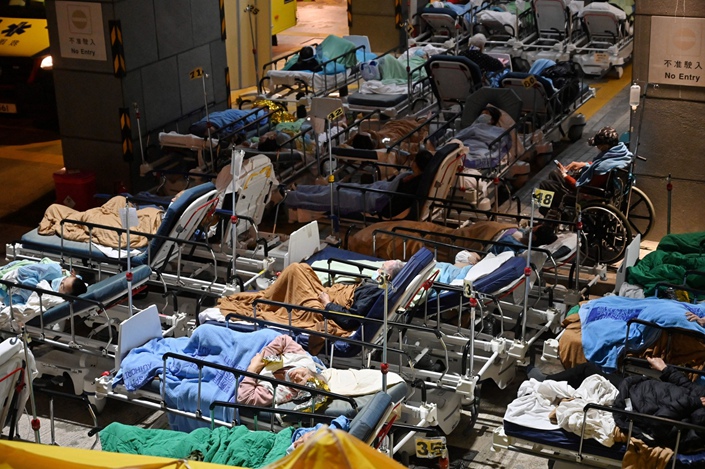 Patients lie in hospital beds outside the Caritas Medical Centre in Hong Kong on Feb. 16. Photo: Bloomberg