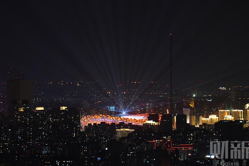 2022年2月20日，北京第二十四届冬季奥林匹克运动会闭幕，“鸟巢”灯光璀璨。