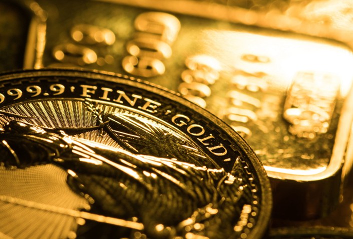 A one-ounce Britannia gold coin sits on one hundred gram gold bars at Gold Investments in London in July 2020. Photo: Bloomberg