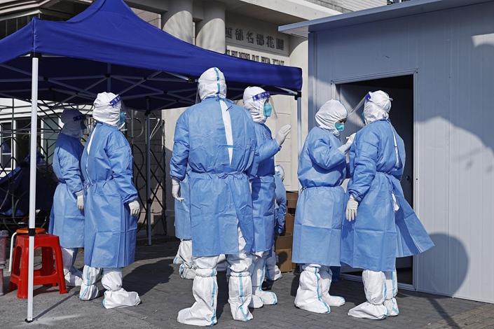 Shanghai medical workers prepare to collect samples for Covid testing on March 2. Photo: VCG