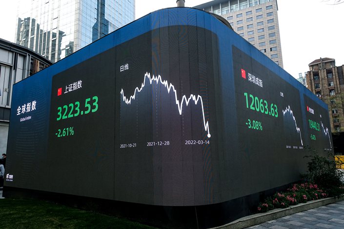 The selling of Chinese stocks continued Tuesday despite upbeat economic data.  Photo: VCG