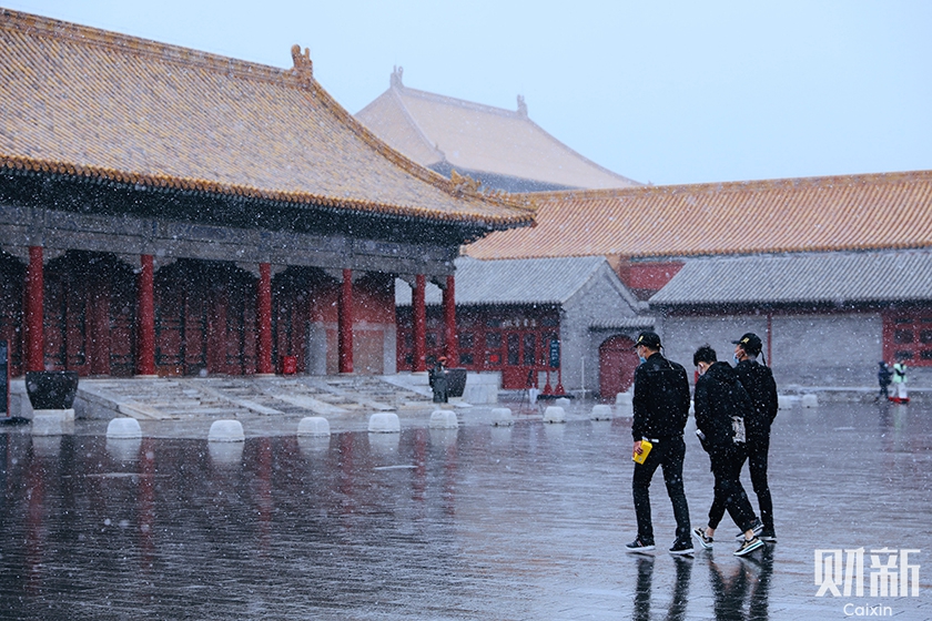 3月17日，北京，故宫里飘起雪花。
