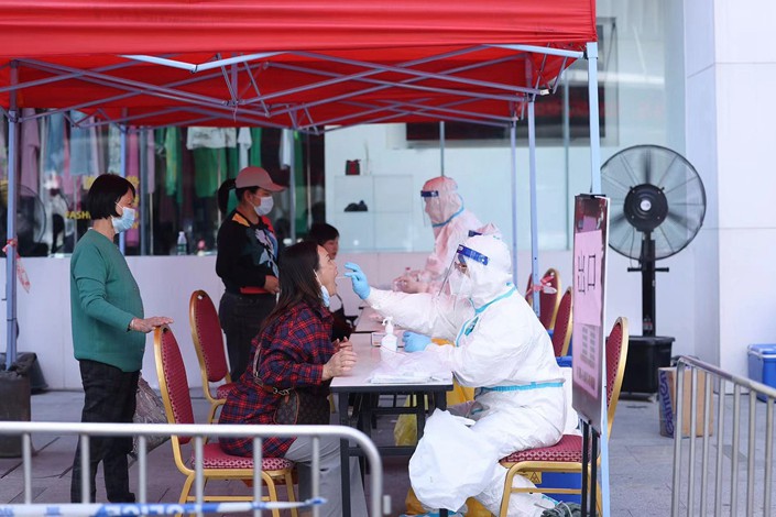 Health care workers conduct nucleic acid tests in Guangzhou, South China's Guangdong Province on March 9. Photo: VCG