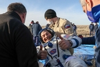 美俄三名宇航员合乘俄罗斯飞船返回地球