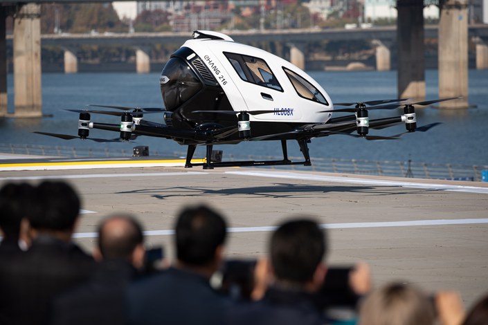 People take photos of Ehang's EH216 drone taxi in Yeouido, Seoul, South Korea, on Nov. 11, 2020. Photo: IC Photo