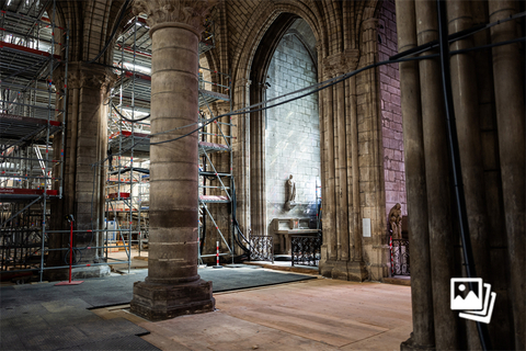 当地时间2022年4月15日，法国巴黎，巴黎圣母院大火三周年之际，重建工作仍在继续。据中新社报道，巴黎圣母院的清理工作现已基本完成。然而，等待修复的建筑结构和物品仍有很多，其中最重要的是修复圣母院的尖顶。巴黎圣母院巨大的管风琴也急需进行清洁和维护。2019年4月15日，巴黎圣母院的屋顶和塔尖在大火中被烧毁。图：Romain Gaillard/视觉中国