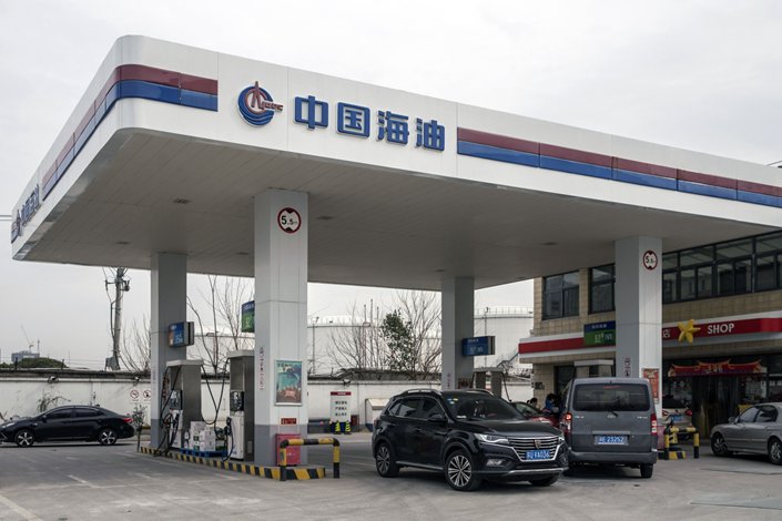 CNOOC’s A-shares soared to 15.55 yuan, rising by the daily limit, after pricing at 10.80 yuan in Shanghai debut. Photo: Bloomberg