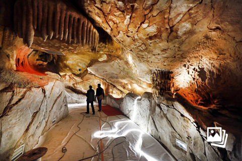 当地时间2022年4月27日，法国马赛，科斯奎洞穴是法国知名的海底洞穴，其中包含大量史前精美壁画。据法媒报道，在被发现37年后，世界上唯一的海底史前壁画洞穴——科斯奎洞穴的复制工程已基本完成，计划2022年6月起对外开放。图：Patrick Aventurier/视觉中国