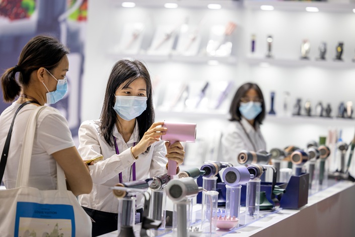 Authorities in Shenzhen are offering coupons for 15% discounts on certain electronics and appliances made by major manufacturers such as Huawei, Midea and Lenovo. Photo: VCG