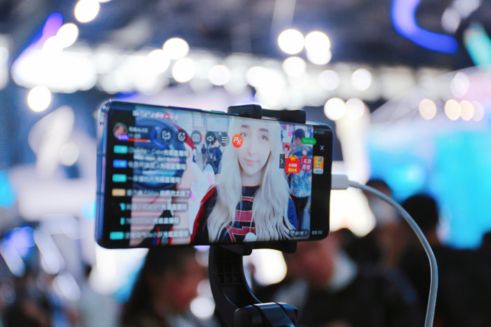 Livestreaming platforms are now prohibited from offering minors access to functions which would induce them to send money to livestream hosts. Photo: VCG