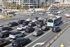 北京提出小客车逐步从限购转向限用 特大城市如何治堵？