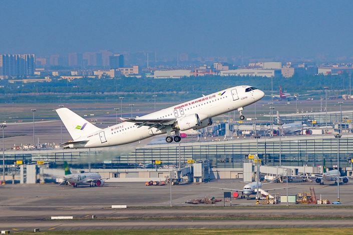 China’s state-owned aerospace giant Commercial Aircraft Corp. of China on Saturday completed the maiden test flight of the country’s first C919 passenger aircraft that is set to be delivered for commercial use. Photo: VCG