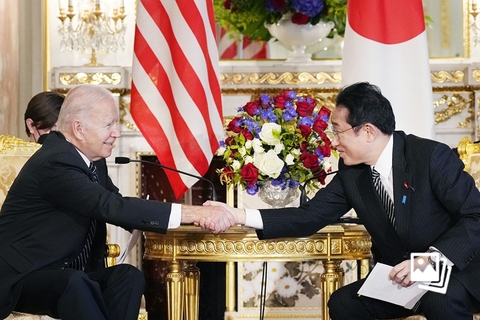 当地时间2022年5月23日，日本首相岸田文雄与就任后首次访问日本的美国总统拜登，在位于东京的迎宾馆开始举行会谈。图：人民视觉
