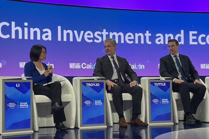 Marcos Troyjo (middle) and John Tuttle (right) attend the Caixin event in Davos, moderated by Caixin Global managing editor Li Xin (left)