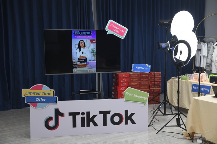 Hosts of e-commerce companies are bringing goods in the Live broadcast studio of Douyin in Wuhan, Hubei province, on Oct. 12, 2021. Photo: VCG