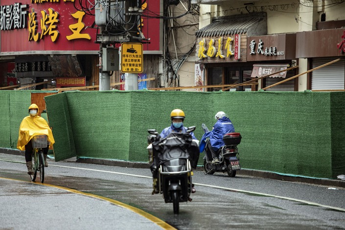 Motorists travel along a road past barriers in Shanghai on June 13. Photo: Bloomberg