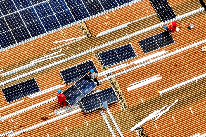 Workers build a photovoltaic power plant in Zhoushan, East China's Zhejiang province, on June 8. Photo: VCG