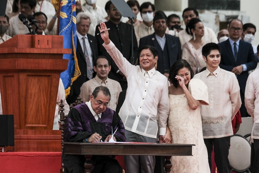 马科斯宣誓就任菲律宾总统 