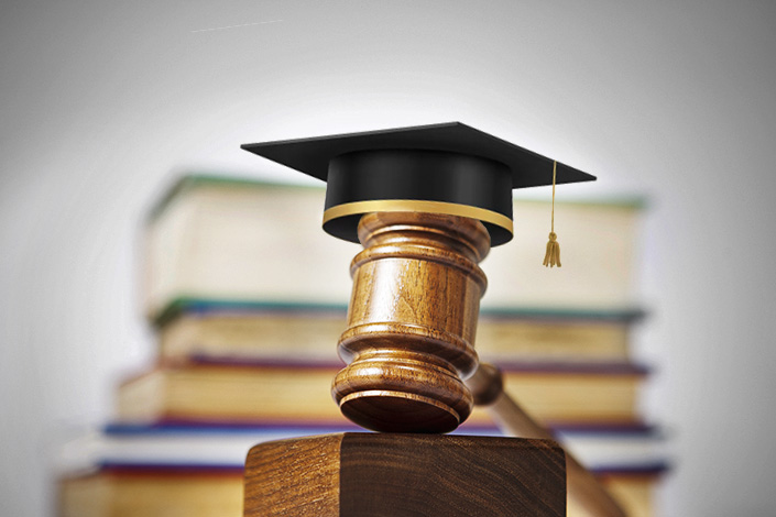 China’s academic-court exchange can bring talent into the judiciary, build a bridge between theory and practice and enhance mutual understanding among scholars, judges and prosecutors, legal scholars said.