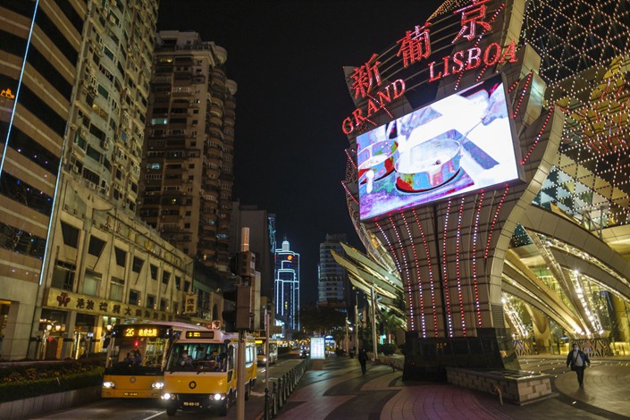 The closure of SJM Holdings’ Grand Lisboa is expected to last until July 11. It comes after authorities found 13 infections linked to the gambling resort. Photo: Bloomberg
