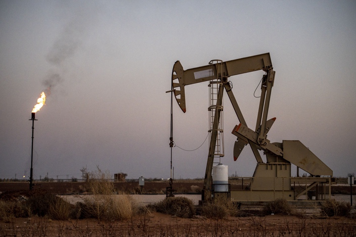 An oil pump jack in Midland, Texas, in the U.S., on April 7. Photo: Bloomberg