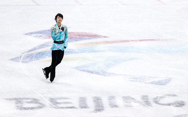 2022年2月10日，日本选手羽生结弦在北京2022年冬奥会花样滑冰男子单人滑自由滑比赛中。图：新华社/杨磊