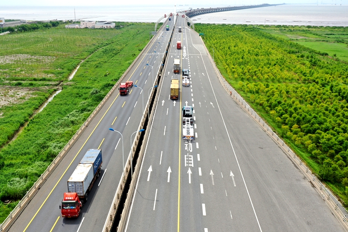 Trucks drive across Donghai Bridge in Shanghai on July 18. Photo: VCG