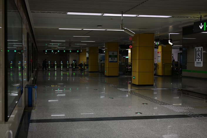 On Aug. 17, the subway system in Sichuan's capital turned off some lights in stations and turned down their air conditioning. Photo: VCG