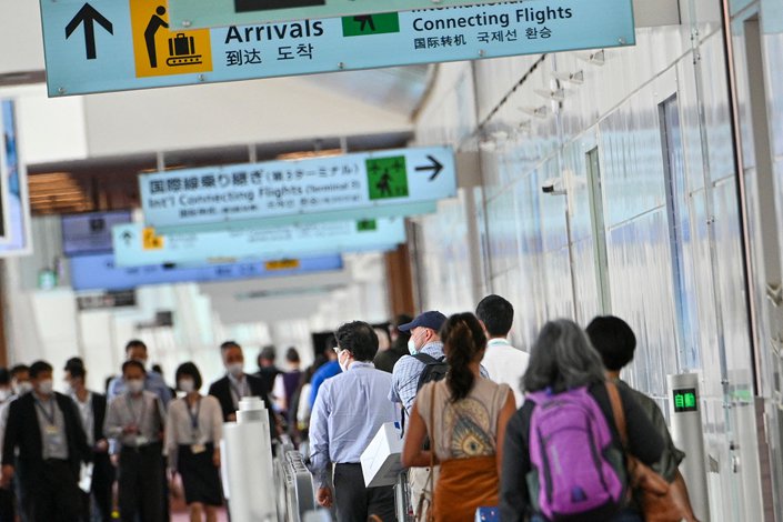 Travelers make their way to a Covid-19 test facility upon arrival at Tokyo's Haneda Airport on June 1. Photo: VCG