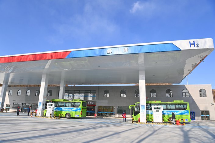 Hydrogen-powered vehicles are being charged. Beijing’s local government has issued a slew of measures to support hydrogen energy development. Photo: VCG