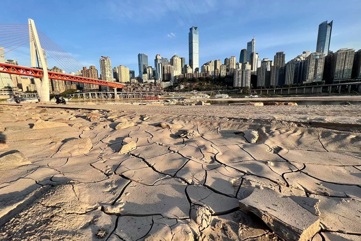 On Aug. 23, the bed of the Jialing River in Chongqing was exposed due to drought. Photo: VCG
