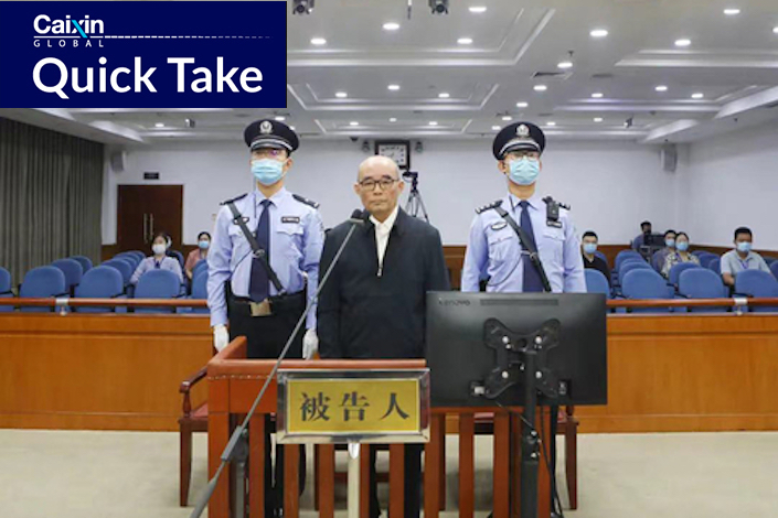 Yang Fulin (middle) stands trial Thursday in Shandong province