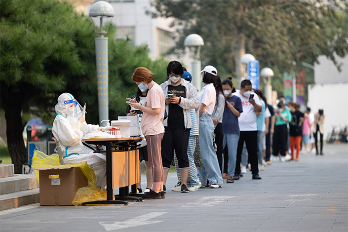 China Communication University students line up to get tested for Covid-19 in Beijing on Saturday. Photo: VCG