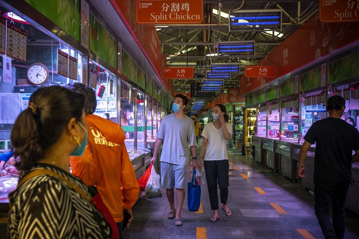 Shoppers at a downtown market in Beijing. Photo: Bloomberg