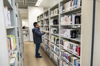 失业的中年人，在城市的图书馆间“流浪”｜故事