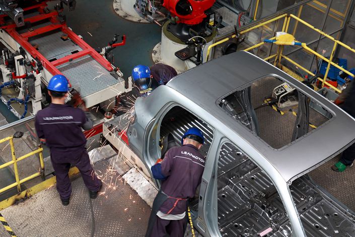 Employees work on the assembly line of T03 electric small crossover at a factory of Chinese EV startup Leapmotor on July 20, 2022 in Jinhua, Zhejiang. Photo: Bloomberg