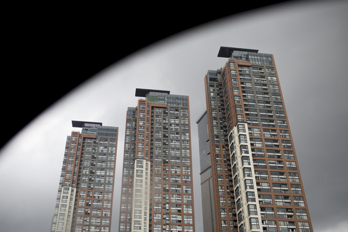 Residential buildings stand in the Luohu district of Shenzhen on Aug. 4, 2014.  Photo: Bloomberg