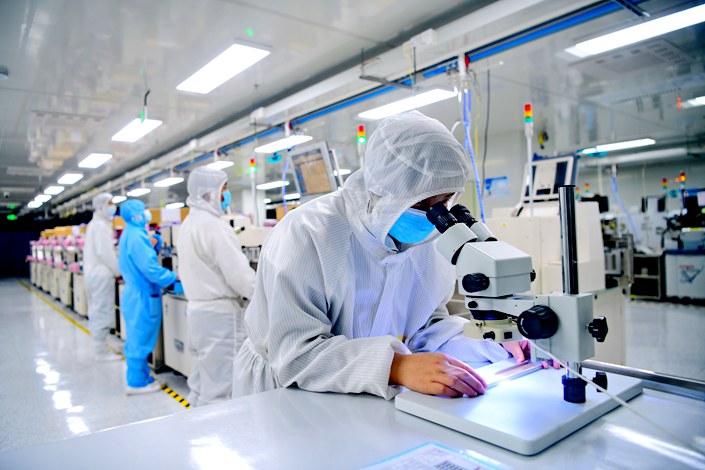 Workers produce computer chips at a semiconductor manufacturing company on March 28 in Ganzhou, East China’s Jiangxi province. Photo: VCG