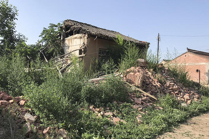 The victim Wang Huixia was murdered on June 5, 2014. Her former home was almost in ruins because it was uninhabited for a long time.
