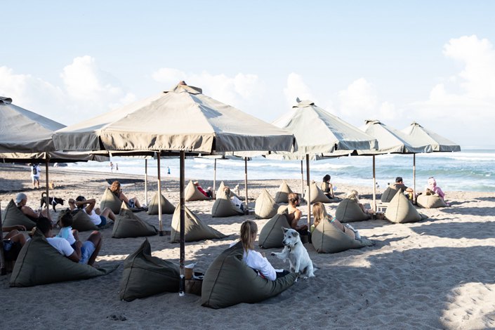 Foreign tourists at a beach side cafe in Canggu, Bali, Indonesia, on May 6. Photo: Bloomberg