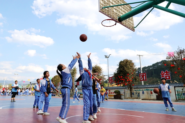 Elementary school students play basketball after class on Wednesday in Rongjiang county in Southwest China’s Guizhou province. Photo: VCG