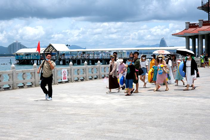 A tour group visits Wuzhizhou Island in Sanya, Hainan on July 16. Photo: VCG