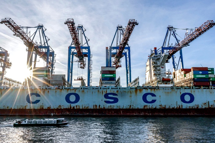 Cosco Shipping’s container ship Cosco Pride gets unloaded on Oct. 26 at the Tollerort Container Terminal in Hamburg, Germany. Photo: VCG