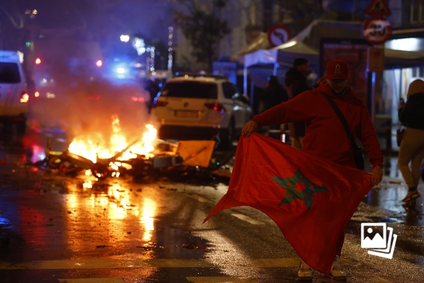 世界杯小组赛比利时不敌摩洛哥 布鲁塞尔街头球迷与警察爆发激烈冲突