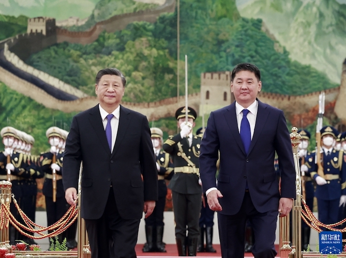Chines President Xi Jinping holds a welcoming ceremony for visiting Mongolian President Ukhnaagiin Khurelsuh in the North Hall of the Great Hall of the People on Nov. 28, 2022. Photo: Xinhua News Agency