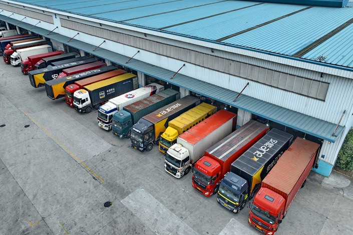 On Nov. 11, the express delivery vehicles of Baowan Logistics Park in Nantong, Jiangsu province were ready for deliveries. Photo: VCG